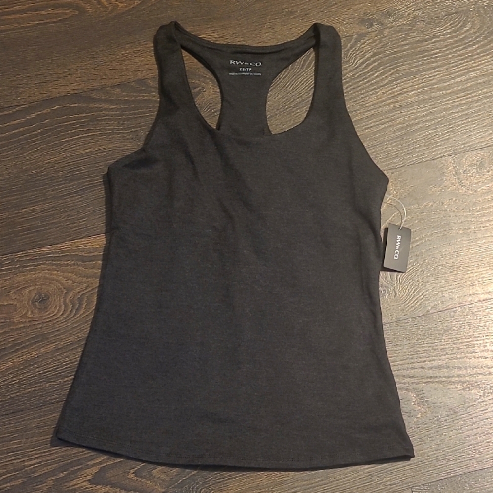🎀NWT Racer Back Activewear Tank